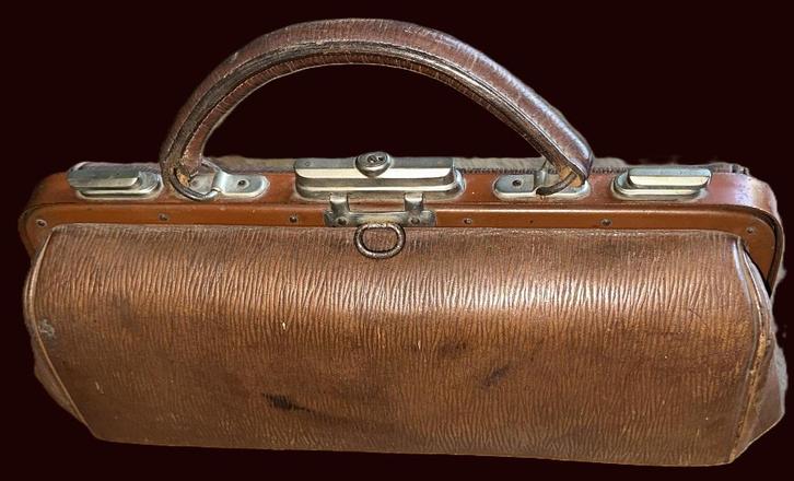 Kleine antieke brocante lederen dokterstas, Antiek en Kunst, Curiosa en Brocante, Ophalen