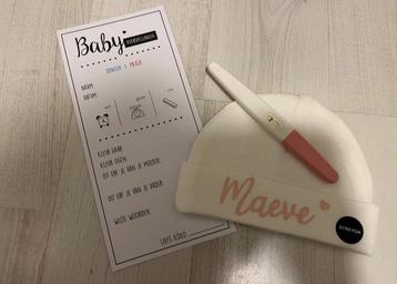 Nieuw baby mutsje met naam beschikbaar voor biedingen