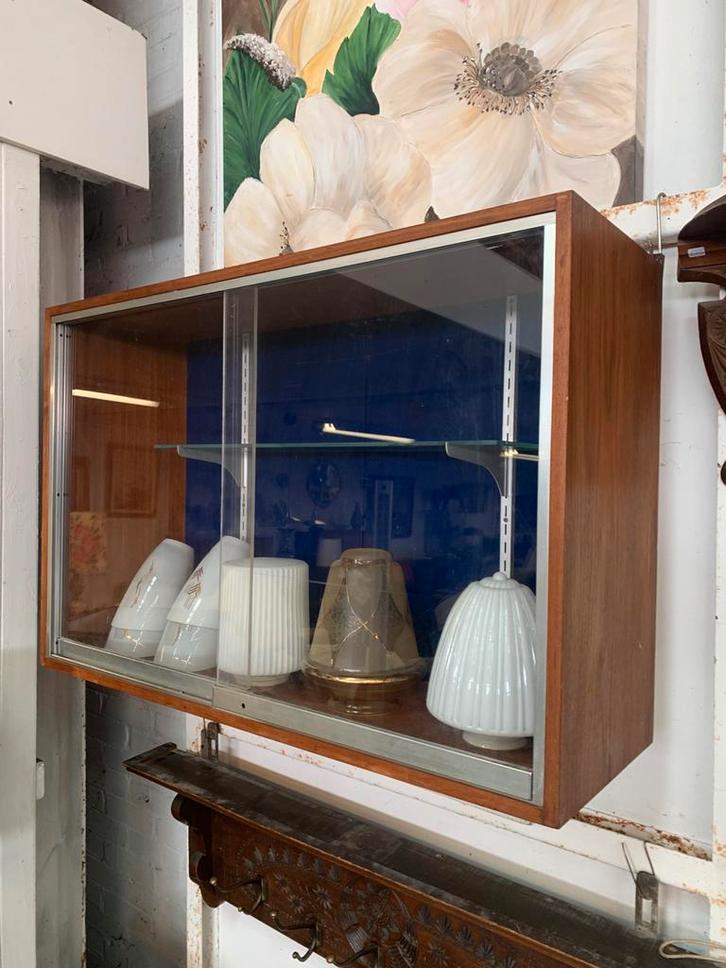 Vintage Kast Pastoe houten hang vitrine kastje jaren 60., Huis en Inrichting, Kasten | Vitrinekasten, Ophalen of Verzenden