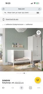 IKEA SUNDVIK babybedje in de kleur wit,, Ophalen of Verzenden, Zo goed als nieuw, Ledikant