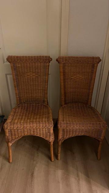 2 rotan eetkamerstoelen beschikbaar voor biedingen