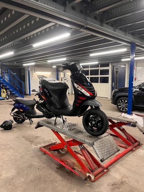 Piaggio zip SP h2o 2004 ( a1 frame!!! ) 50cc 2 takt brom !!!, Fietsen en Brommers, Scooters | Piaggio, Zo goed als nieuw, Zip