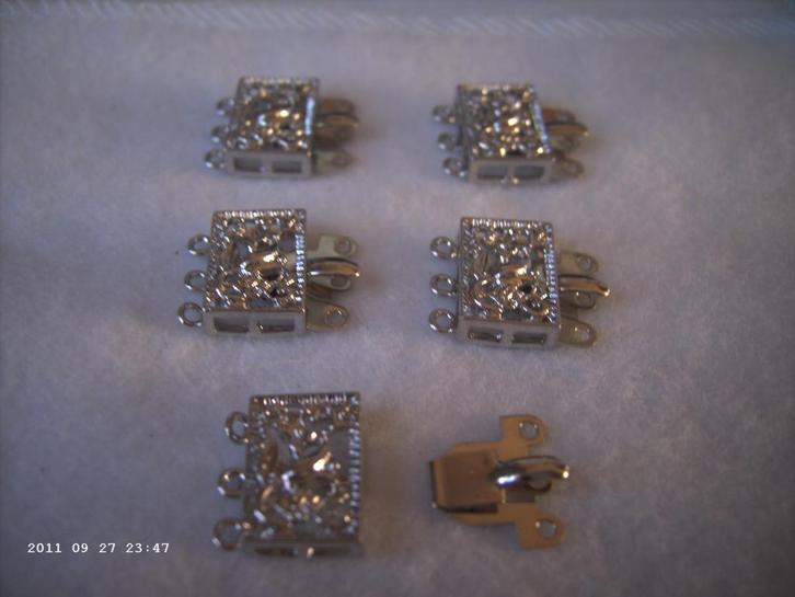 ( 2) Een Zilverkleurige Schuif Sluiting voor 3 strengen, Hobby en Vrije tijd, Kralen en Sieraden maken, Nieuw, Overige typen, Verzenden
