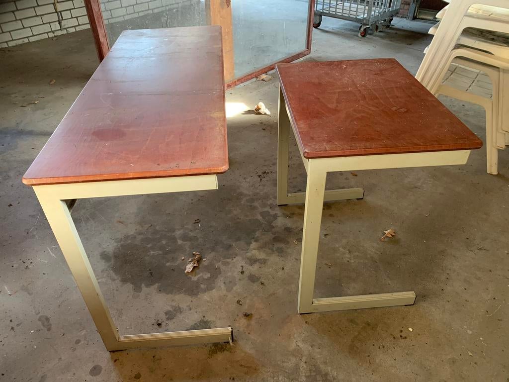 2 vintage Lessenaars, Kinderen en Baby's, Kinderkamer | Tafels en Stoelen, Ophalen, Zo goed als nieuw, Tafel(s)