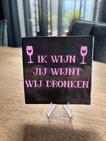 Tegeltje met wijnspreuk beschikbaar voor biedingen