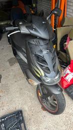 Aprilia sr 50, Fietsen en Brommers, Scooters | Aprilia, Ophalen of Verzenden, Zo goed als nieuw, Tweetakt, SR 50