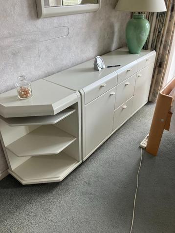 wandkastje beschikbaar voor biedingen