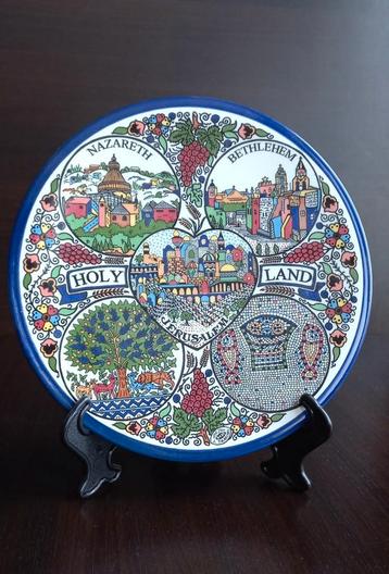 vintage geëmailleerd , een decoratief keramisch bord uit het beschikbaar voor biedingen