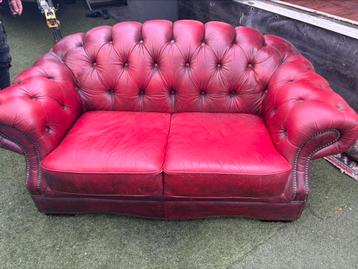 Originele chesterfield rode lederen bankstel  beschikbaar voor biedingen