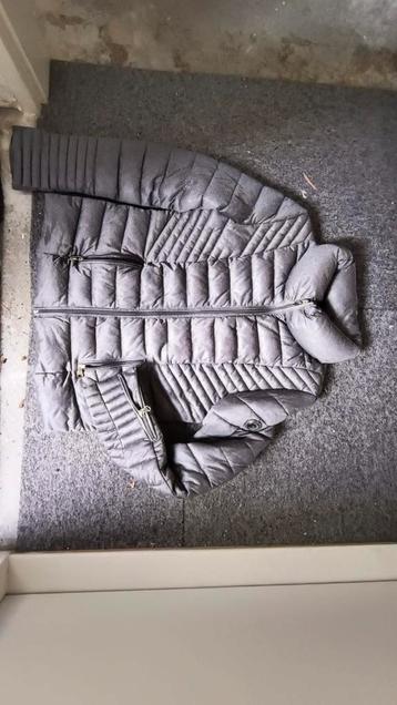 Grijze warme jas, maat 38 beschikbaar voor biedingen