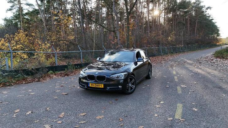 BMW 1-Serie 116I 100KW 5DR Aut8 2012 Zwart | Sportpakket, Auto's, BMW, Particulier, 1-Serie, ABS, Adaptieve lichten, Airconditioning