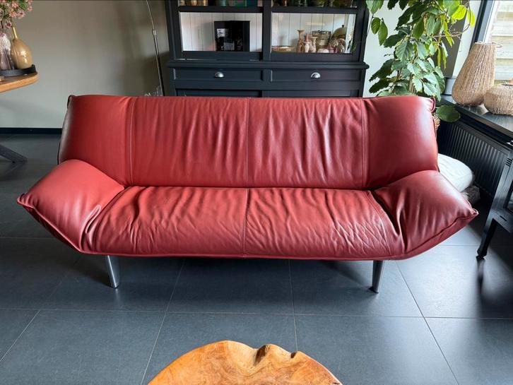 Leolux tango in kastanje bruin leer met gepolijst onderstel, Huis en Inrichting, Banken | Bankstellen, Zo goed als nieuw, 75 tot 100 cm