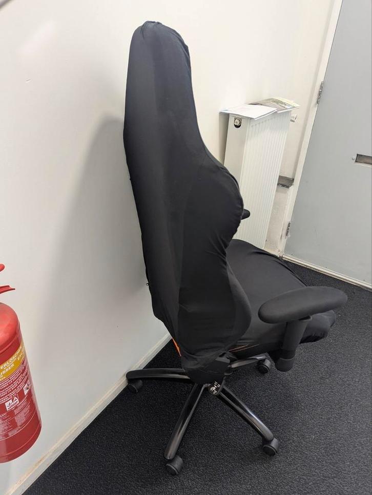 AKracing gaming stoel met 2 hoezen-
Tilburg, Huis en Inrichting, Bureaustoelen, Gebruikt, Bureaustoel, Zwart, Ergonomisch, Gaming bureaustoel