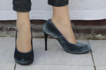 Mooie pumps, veloers, Mt 39 Merk Cecil beschikbaar voor biedingen