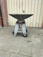 Aambeeld 255 kg, Doe-het-zelf en Verbouw, Ophalen, Zo goed als nieuw