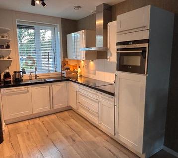 Keuken incl vaatwasser, koelkast, combi oven excl. afzuigkap beschikbaar voor biedingen