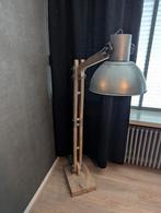 Staande lamp industrieel, Ophalen, Zo goed als nieuw