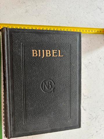 Grote bijbel en 2 kleine bijbels beschikbaar voor biedingen