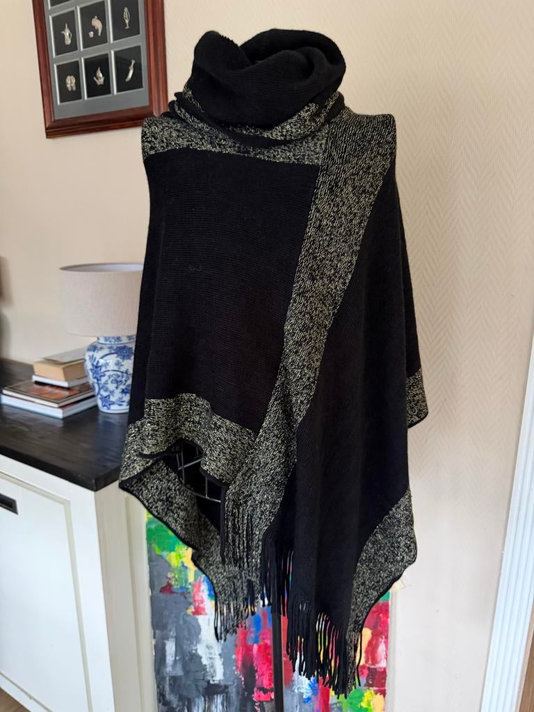 Poncho zwart van Anna Field maat L, Ophalen of Verzenden, Zo goed als nieuw, Zwart