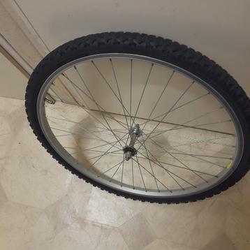 26 Inch Voorwiel Met Binnen en Buitenband  26 x 1.95 beschikbaar voor biedingen