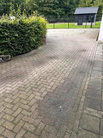 Oude stoeptegels/betontegels en beton klinkers beschikbaar voor biedingen