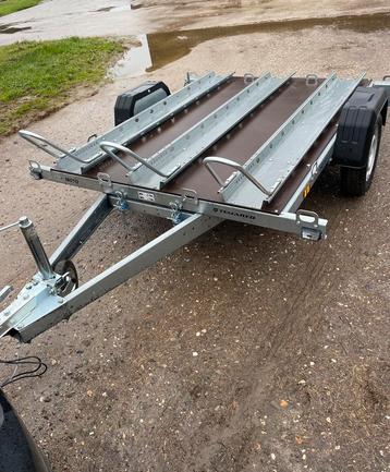 Motoraanhanger Te Huur 3 Motoren  beschikbaar voor biedingen