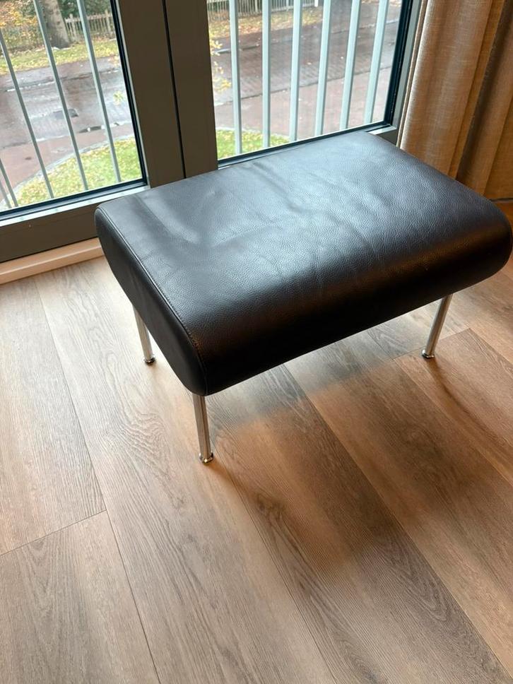 Voetenbank/poef van LEOLUX, Huis en Inrichting, Banken | Voetenbanken en Poefen, Zo goed als nieuw, Rechthoekig, Metaal, Ophalen