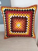 vintage handgemaakt gehaakt kussen, Huis en Inrichting, Woonaccessoires | Kussens, Ophalen of Verzenden, Zo goed als nieuw, Vierkant