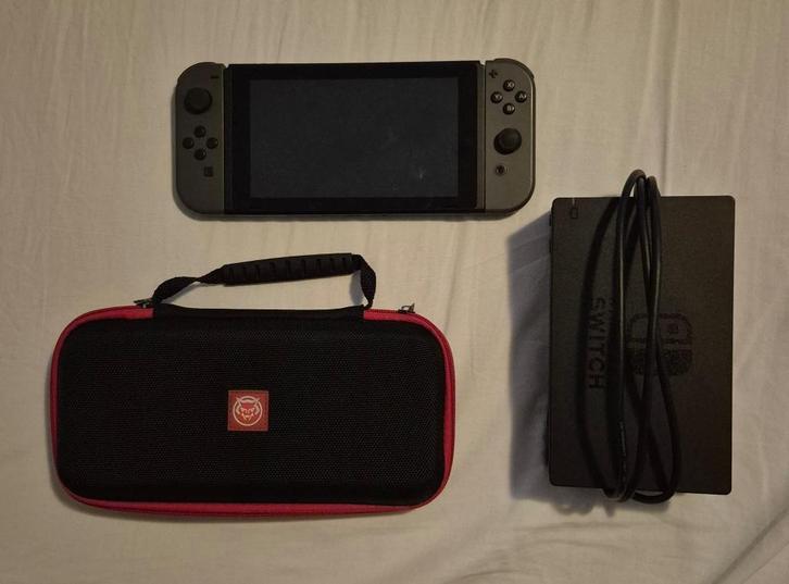 Nintendo switch + case + 15 spellen, Spelcomputers en Games, Spelcomputers | Nintendo Switch, Gebruikt, Switch Original, Met 2 controllers