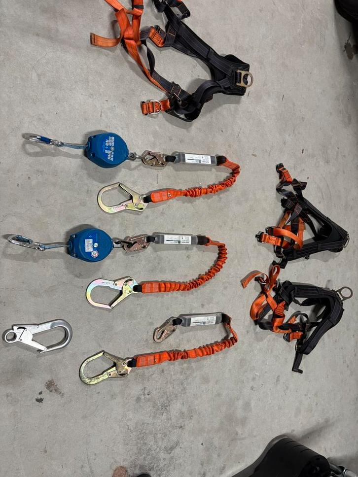 VEILIGHEIDS HARNAS COMPLEET, Doe-het-zelf en Verbouw, Veiligheidskleding, Zo goed als nieuw, Ophalen
