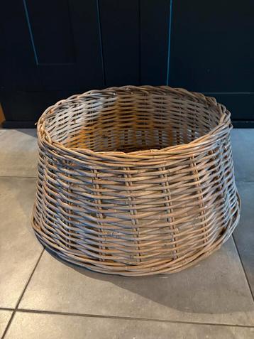 Mooie rieten kerstboommand beschikbaar voor biedingen