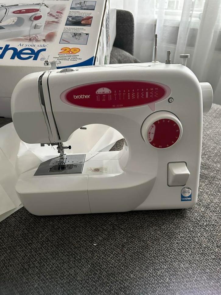 Brother  Naaimachine XL-2220NT  nieuw in doos, Hobby en Vrije tijd, Naaimachines en Toebehoren, Nieuw, Naaimachine, Brother, Ophalen of Verzenden