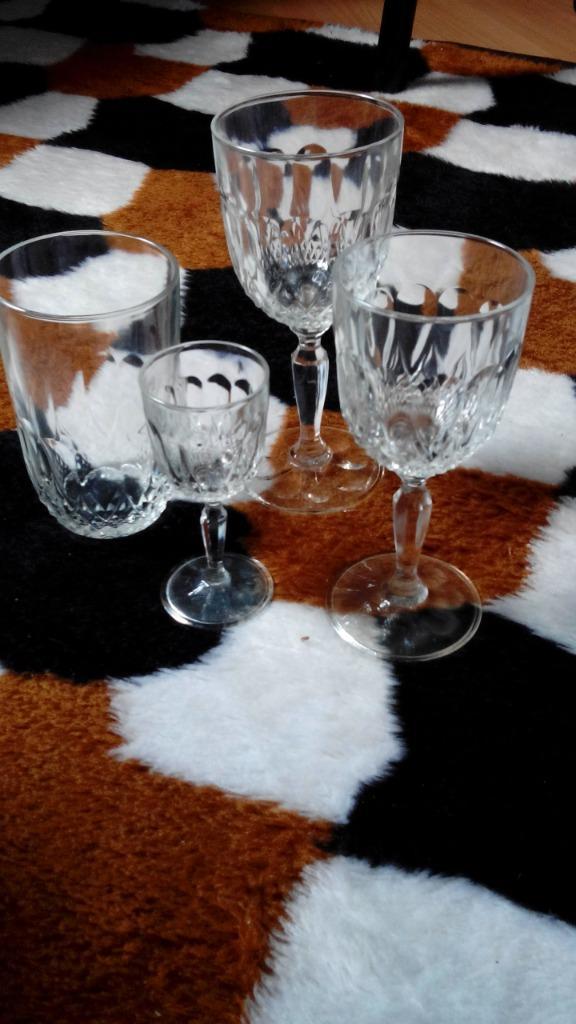 24 delig glasservies wijnglazen etc geslepen glas, Huis en Inrichting, Keuken | Servies, Zo goed als nieuw, Glas of Glazen, Overige stijlen