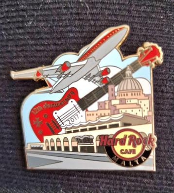 Hard rock cafe Malta 12th anniversary vliegtuig/gitaar pin beschikbaar voor biedingen