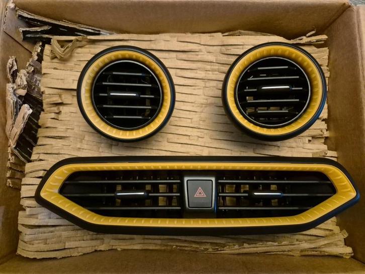 Luchtrooster / ventilatierooster geel Seat Ibiza / Arona, Auto diversen, Auto-accessoires, Zo goed als nieuw, Ophalen of Verzenden