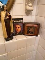 Bernadette Soubirous Set: Beeld, Boek & Offerblok, Antiek en Kunst, Antiek | Religie, Ophalen