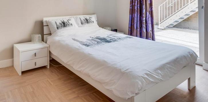 Compleet bed 140x200 + 2 nachtkastjes en matras, Huis en Inrichting, Slaapkamer | Nachtkastjes, Zo goed als nieuw, 70 cm of meer