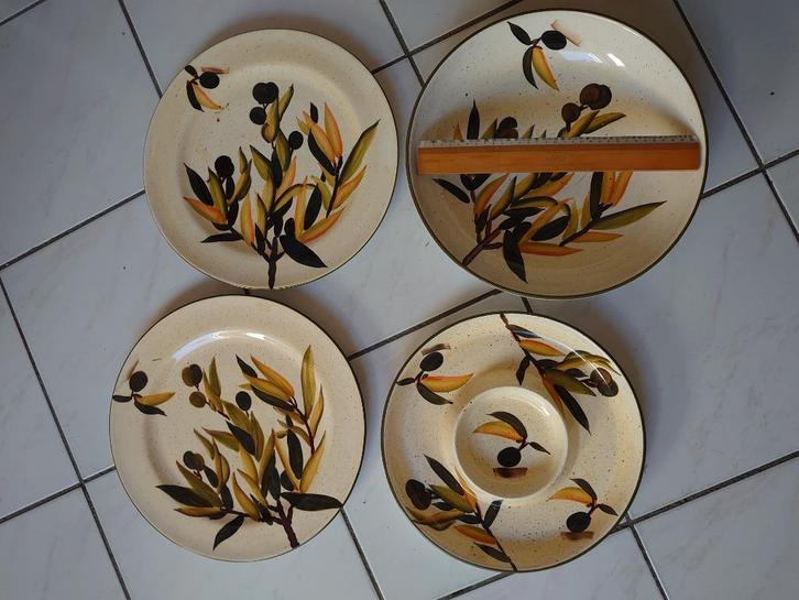 Schalen borden olijf, Huis en Inrichting, Keuken | Servies, Zo goed als nieuw, Schaal of Schalen, Overige stijlen, Aardewerk, Ophalen