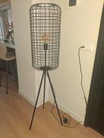 Staande industriële lamp zwart staal, Huis en Inrichting, Lampen | Vloerlampen, Ophalen, Zo goed als nieuw, 150 tot 200 cm