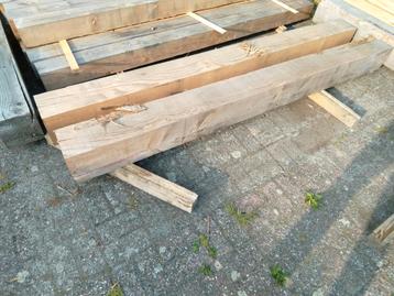 Douglas palen van 20 cm dik en 2,5 meter lang  beschikbaar voor biedingen