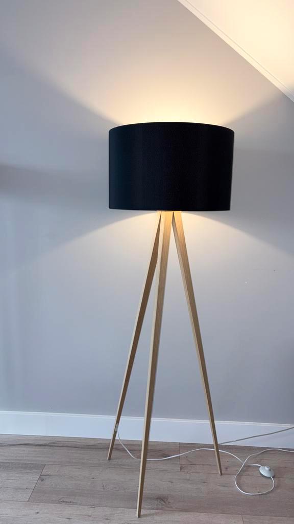 Moderne Tripod Vloerlamp Wood Zwart, Huis en Inrichting, Lampen | Vloerlampen, Zo goed als nieuw, 150 tot 200 cm, Hout, Ophalen of Verzenden