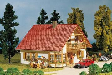 Faller B-301 romantisch huis H0 beschikbaar voor biedingen