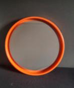 Retro oranje ronde spiegel, Ophalen of Verzenden, Gebruikt, Rond, 50 tot 75 cm