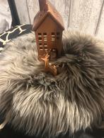 2mooie nieuw bontjes  decoratie rond stoer en sober, Huis en Inrichting, Woonaccessoires | Plaids en Woondekens, Ophalen of Verzenden