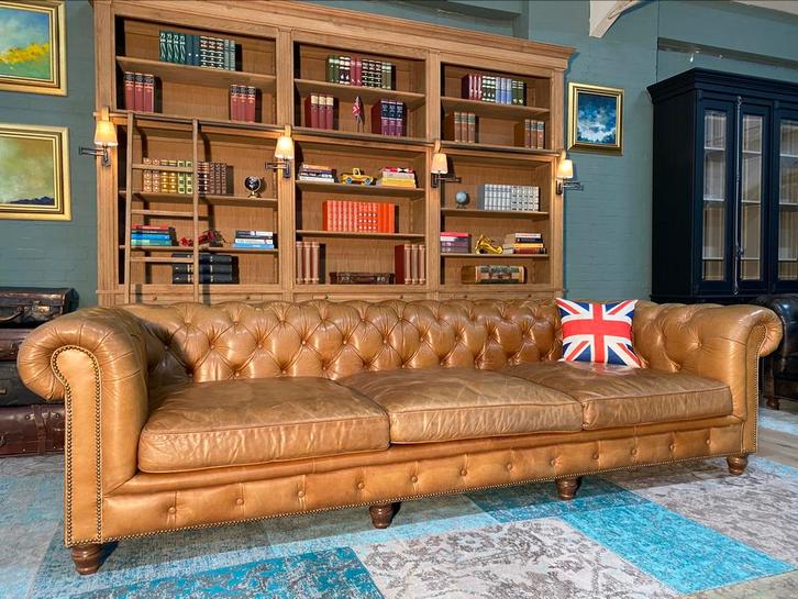 XXL Chesterfield bank licht cognac GRATIS BEZORGD, Huis en Inrichting, Banken | Voetenbanken en Poefen, Gebruikt, 125 cm of meer