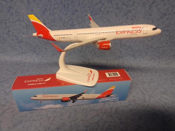Airbus A321 neo Iberia express (nieuw), Hobby en Vrije tijd, Modelbouw | Vliegtuigen en Helikopters, Nieuw, Vliegtuig, 1:200 of kleiner