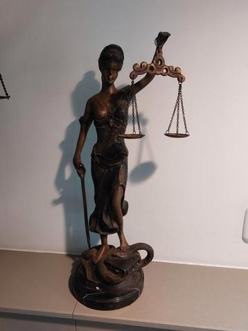 Vrouwe Justitia – massief bronzen beeld op marmeren voet beschikbaar voor biedingen