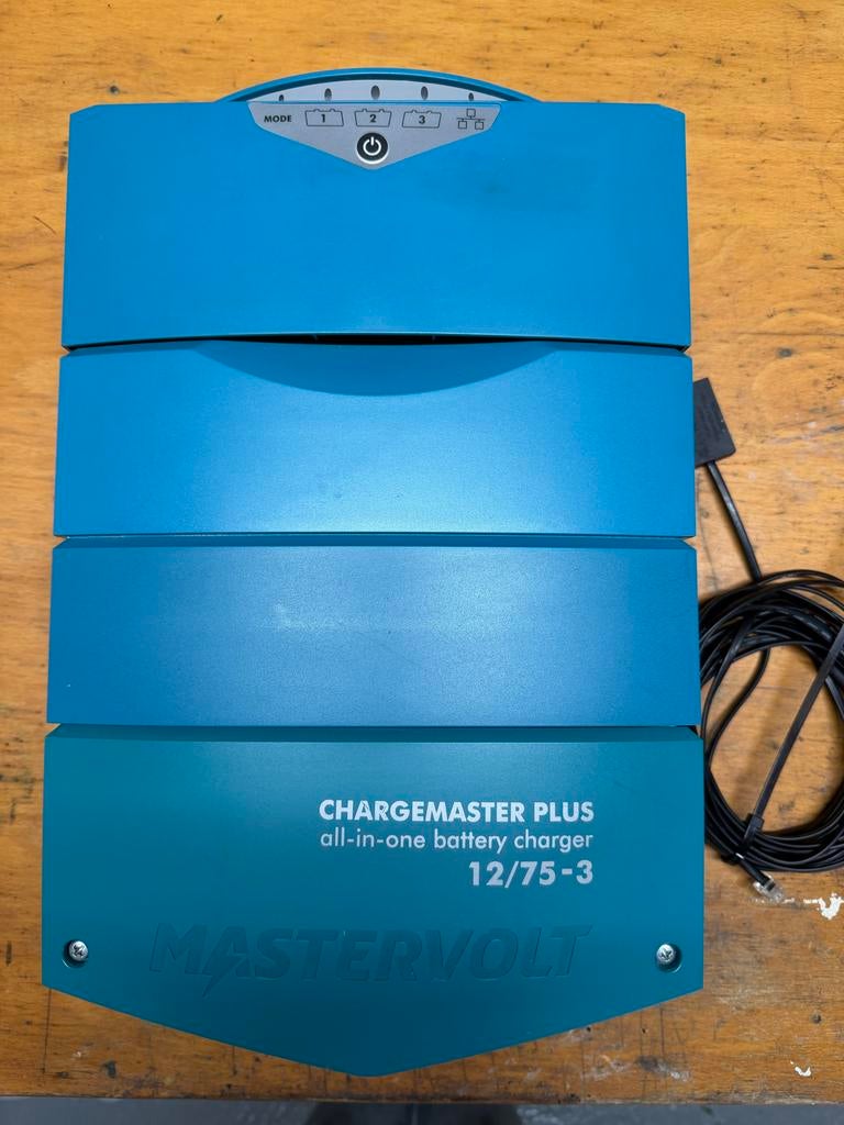 Mastervolt 12/75/3 Acculader incl temperatuursensor, Ophalen of Verzenden, Gebruikt, Motor en Techniek