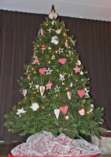 Triumph kunstkerstboom 215 cm hoog beschikbaar voor biedingen