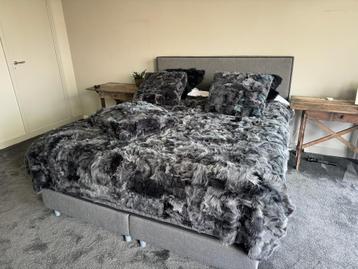 Luxe lamsbont spreien + kussens  – grijs/zwart beschikbaar voor biedingen
